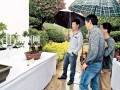 泉州第五届盆景展览吸引不少市民冒雨观赏