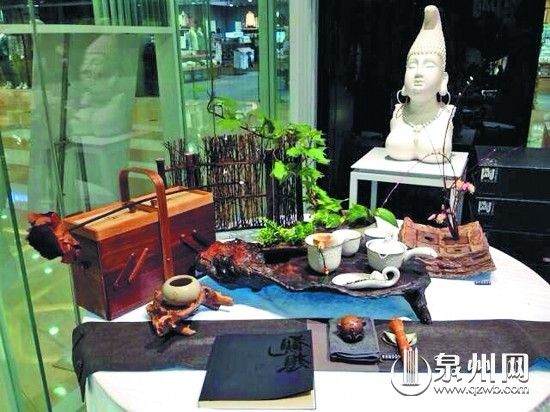 地瓜盆景搭配上栅栏、茶几、佛像等物件