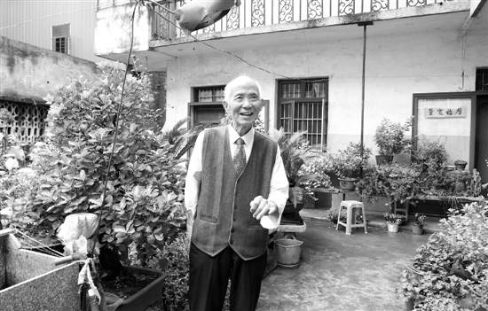 杭州有个超级励志爷爷 62岁开始养盆景93岁天天在骑行