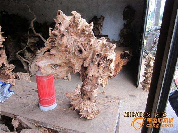 第二届“大林杯”盆景、根艺、赏石艺术展在赤壁市人民广场举行