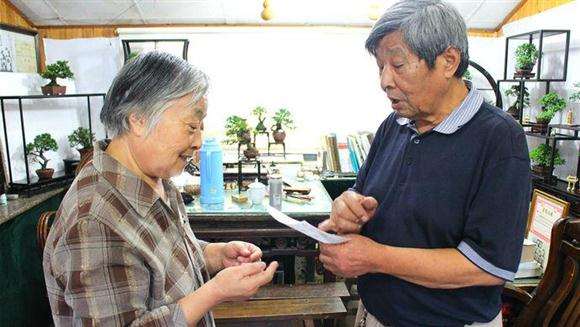 78岁浦东老人自办家庭花卉盆景展