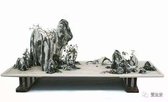 海母石作盆景，一般不宜作过多拼接，否则接口处痕迹很难处理