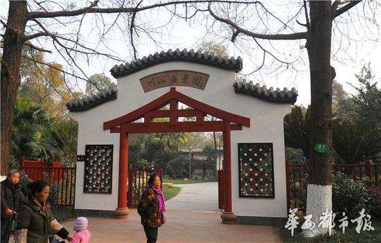 喜欢盆景的看过来 成都百花潭公园新建了个盆景园