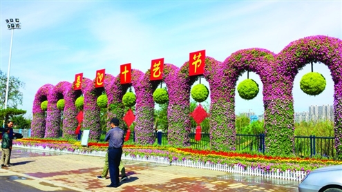 “梦之门”采用了从前的设计,赋予它新的理念 记者高倩 摄