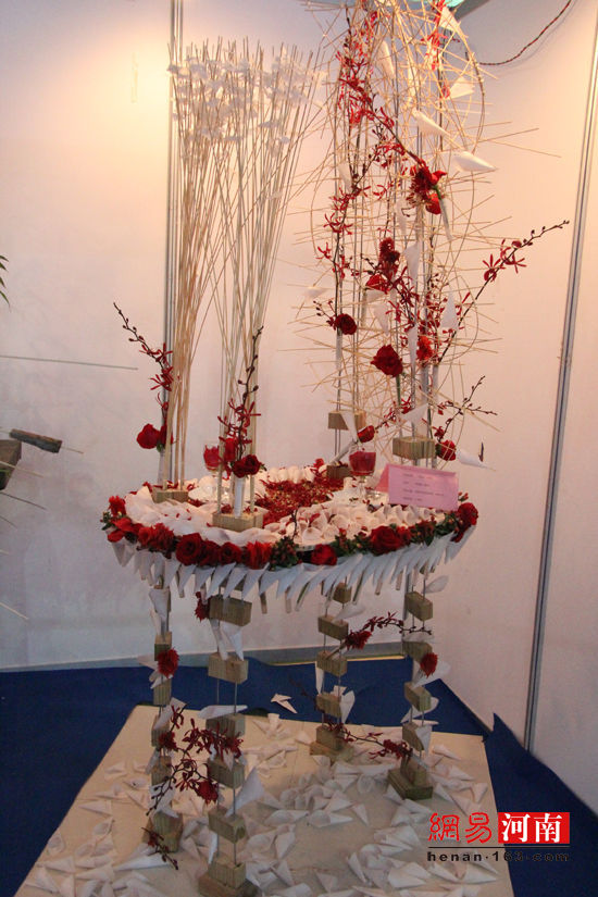 许昌鄢陵花博会:  盆景花艺美不胜收