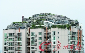 楼顶惊现空中别墅像特大盆景 装修花3000万?