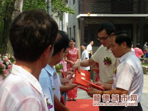 国庆 到陈村看风情万种的盆景