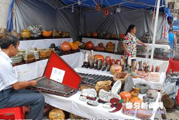 黔南州首届&ldquo;尚城杯&rdquo;奇石、玉石、根艺、盆景博览会开幕