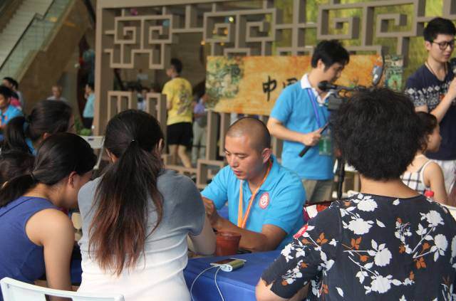 安龙川派盆景传承人出彩成都非遗博览园