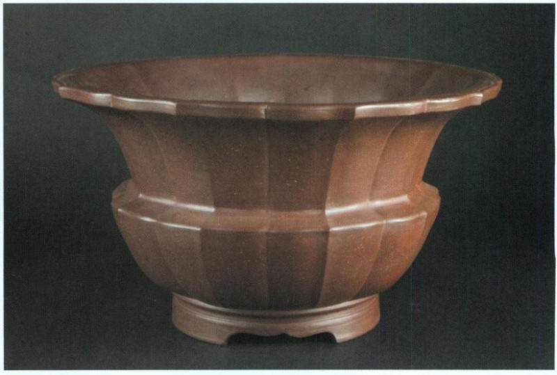 清初紫泥梨皮荷口渣斗盆