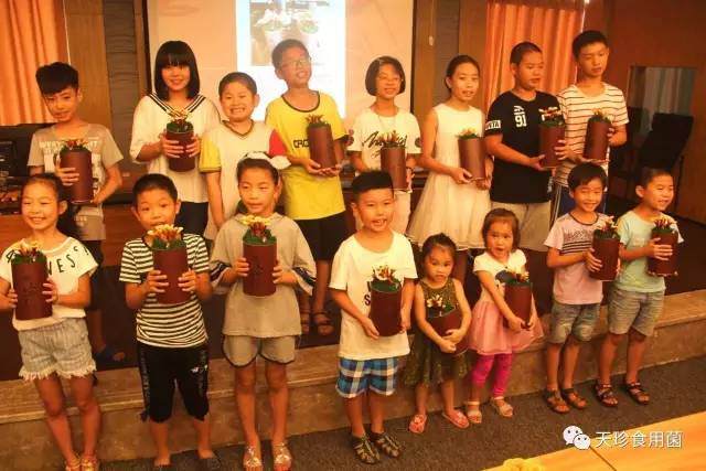 小朋友认养活体灵芝盆景夏令营顺利举办