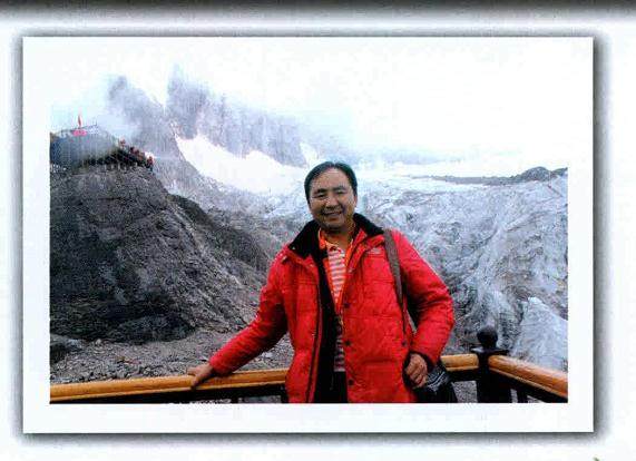 周宽祥：云南会泽人，1973年生 云南盆景赏石协会副理事长