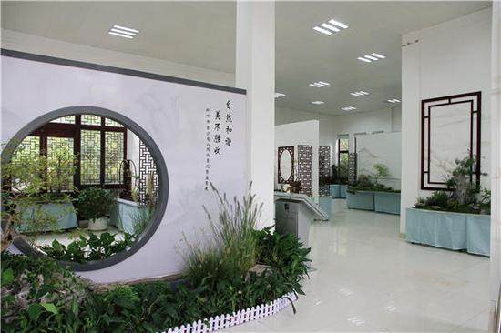 郑州市碧沙岗公园承办第四届盆景展