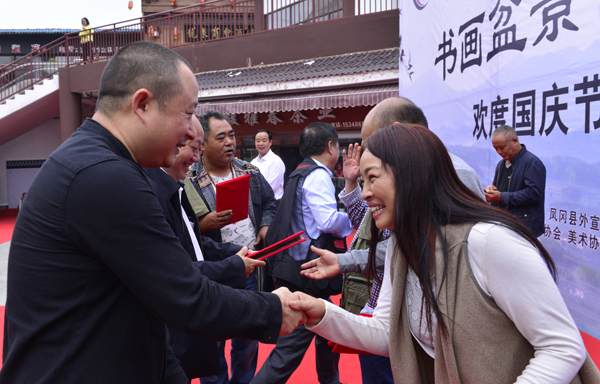 贵州盆景展在有机食品城茶天下展厅开展