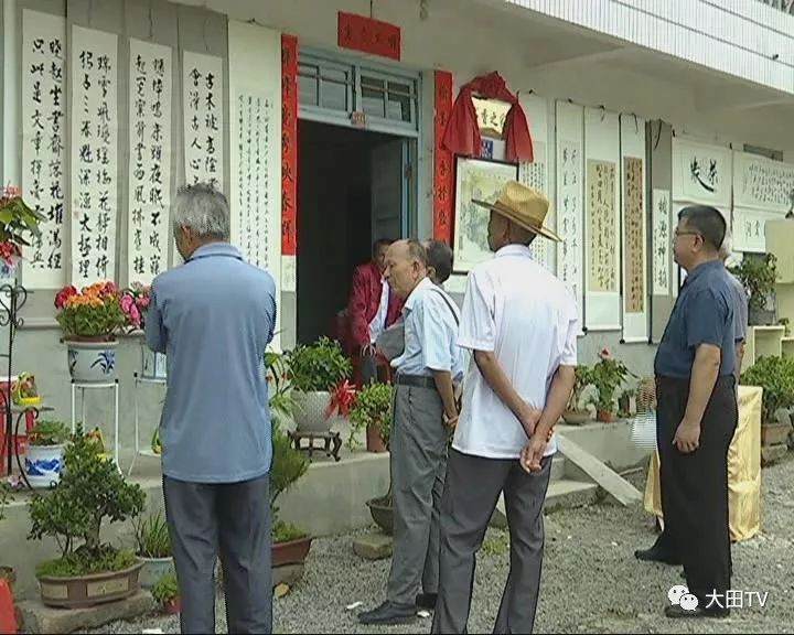 “书香之家”官恩赐举办农家花卉盆景暨书画展