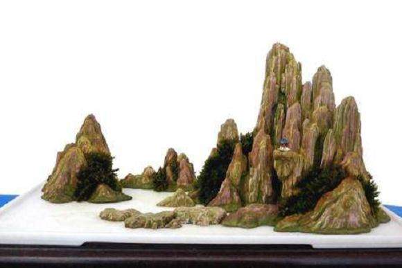 陆某偷窃盆景 被判有期徒刑1年8个月 罚金7000元