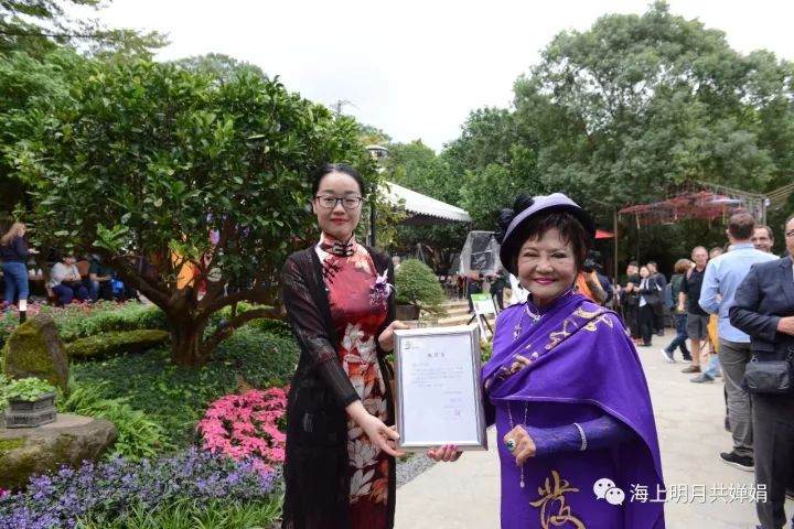 梁悦美教授作为全国盆景界唯一的女大师