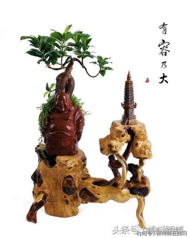 平凉：何文华独创&ldquo;艺瓷盆景&rdquo;亮相敦煌国际会展中心