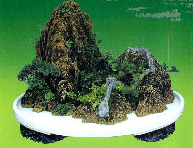 盆景作品《国魂》是一件对长城进行较切近展示