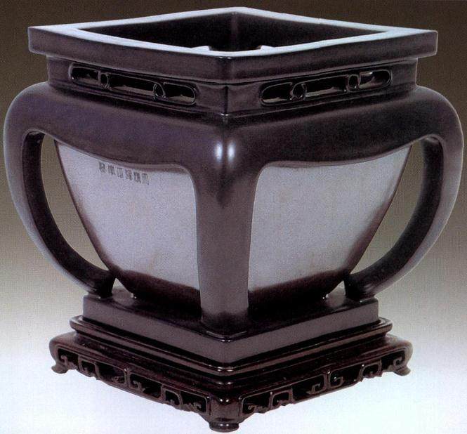 中国瓷器中凡&ldquo;内府&rdquo;款制品都是供宫内使用而制作的御制品