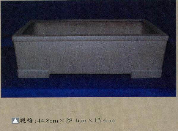 乌泥盆适合栽种松柏盆景 是非常理想的盆景实用器