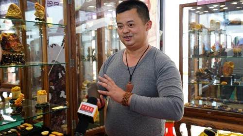 广东中山古镇迎来了首届奇石玉石盆景文化大型展览