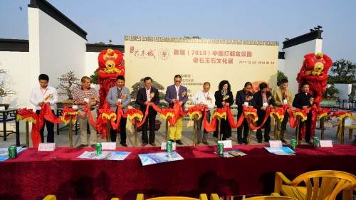 广东中山古镇迎来了首届奇石玉石盆景文化大型展览