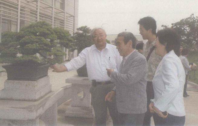 日本盆栽界6人赴常州中日友好盆景园参观