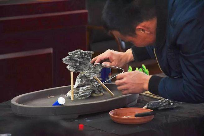 邓建才英石叠山与盆景技艺:山水媚道,道法自然