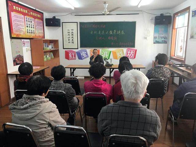 村民们听得津津有味 一直想学嘉定盆景 以前机会不多