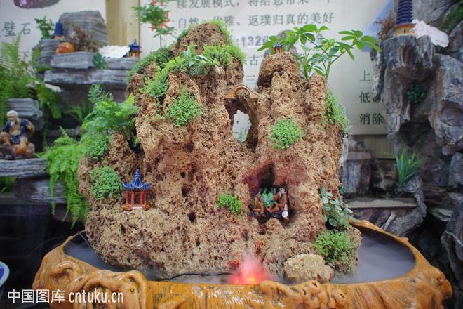 假山盆景不但能够美化室内环境 还能让人有好心情