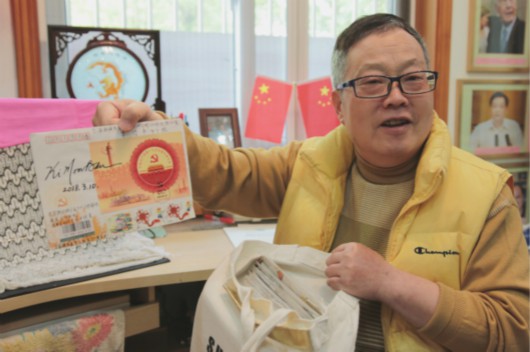 200余平方米的院子里摆放着百余盆景