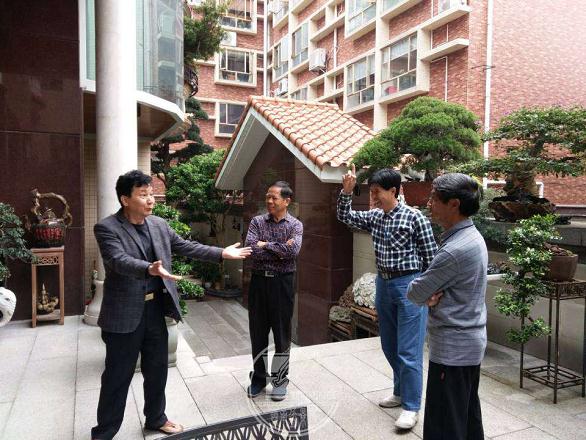 曾安昌会长一行走访盆景收藏家蔡志伟先生家园