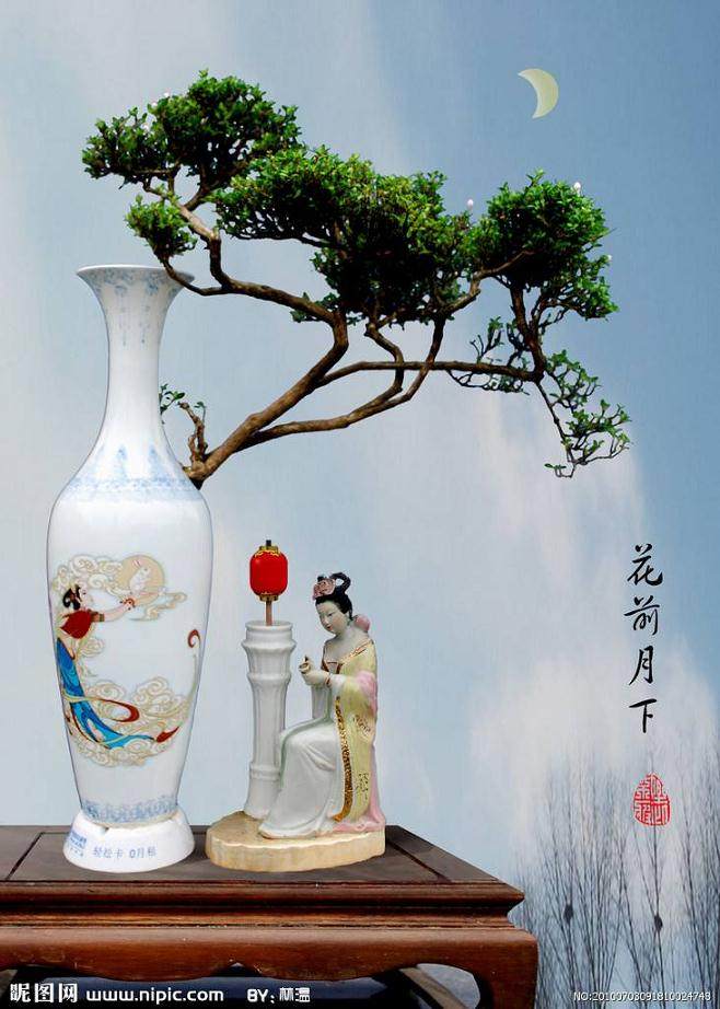 制作酒瓶盆景 每盆卖300元 月收入5万多