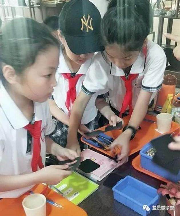 时间一分一秒地过去了 我们终于来到了鸿江盆景园