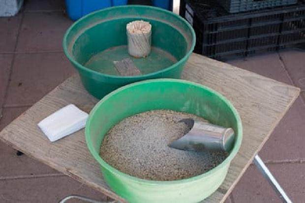 基本的肥料-肥料是E.B. Stone的起动器食品，4-6-2。