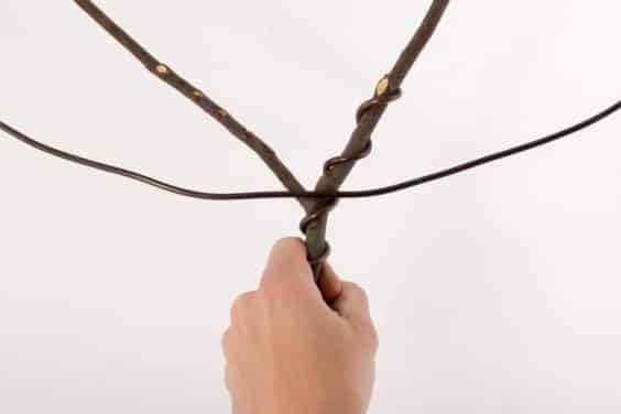 将导线拿在Y上方