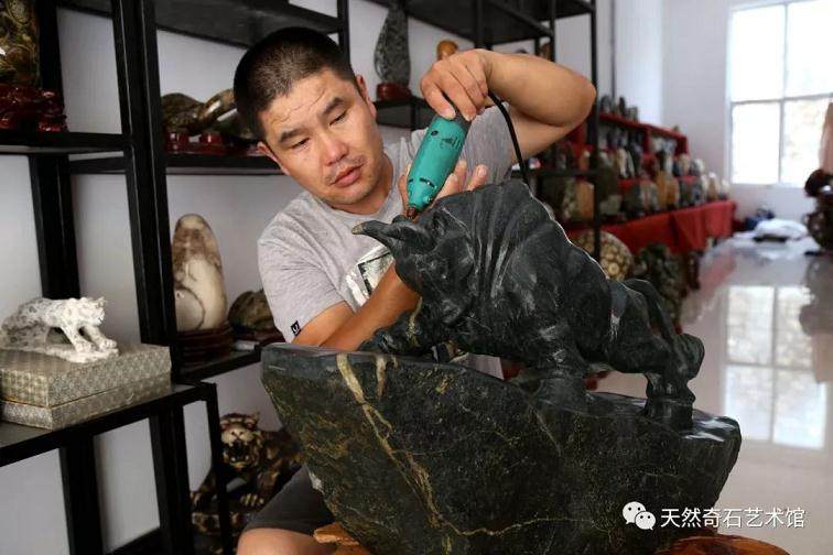 《平邑奇石盆景大观》大型画册—吴永作品集