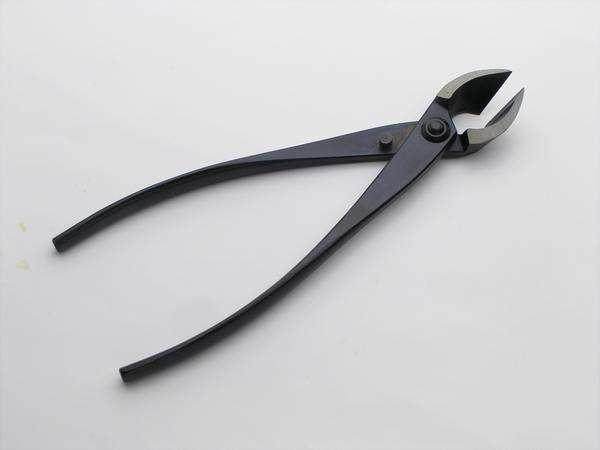 盆景从业者要决定如何使用碳钢工具?