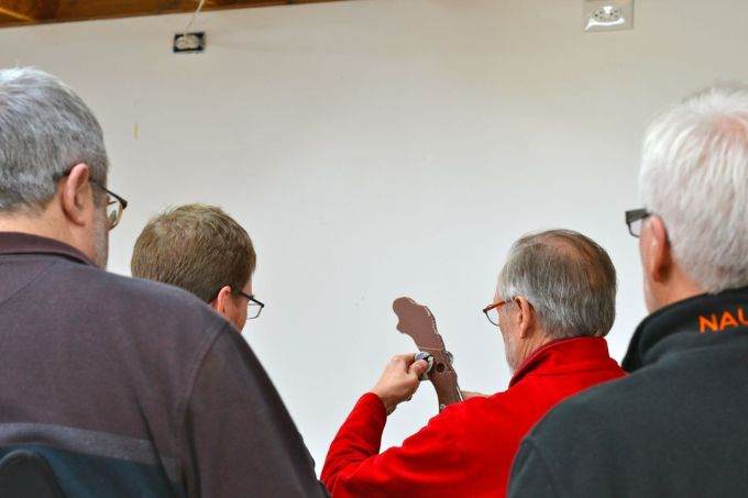 图解 现场演示藤枫盆景的制作过程