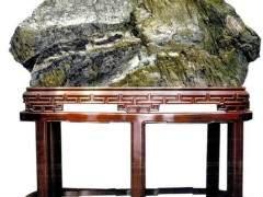 崂山绿石以晶莹润美典雅自然而广受人们的喜爱