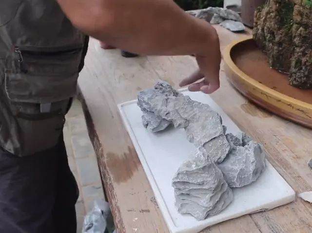 教大家如何用一块好的石头去组合成山石盆景