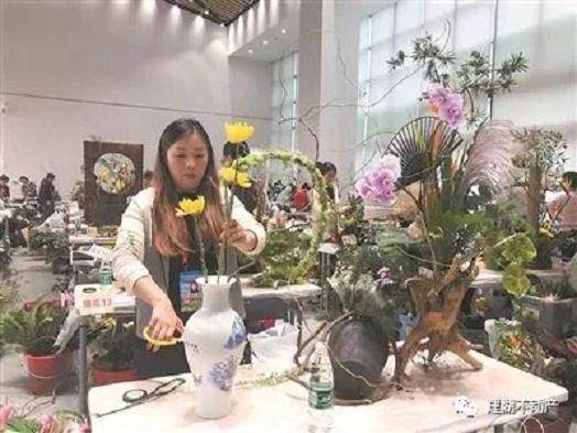 江苏举办园林绿化行业技能大赛 比拼插花盆景