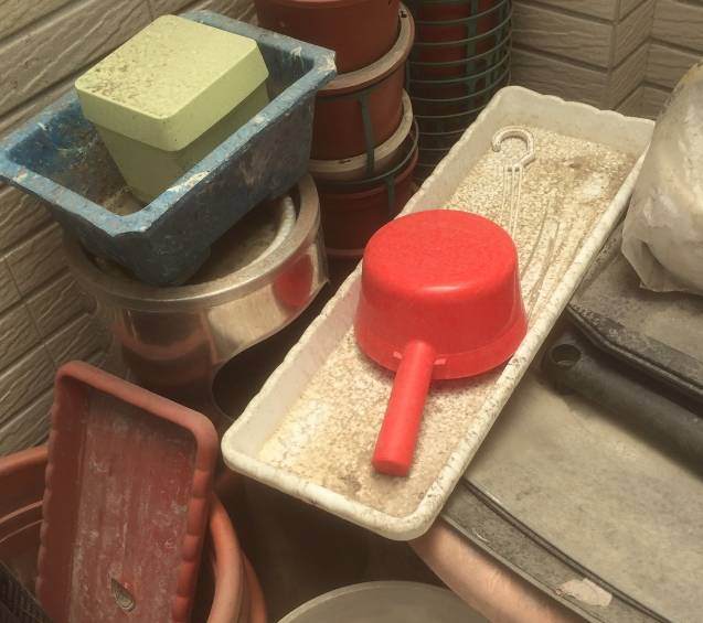 盆栽换盆后的花盆和旧土要怎么处理才能用?