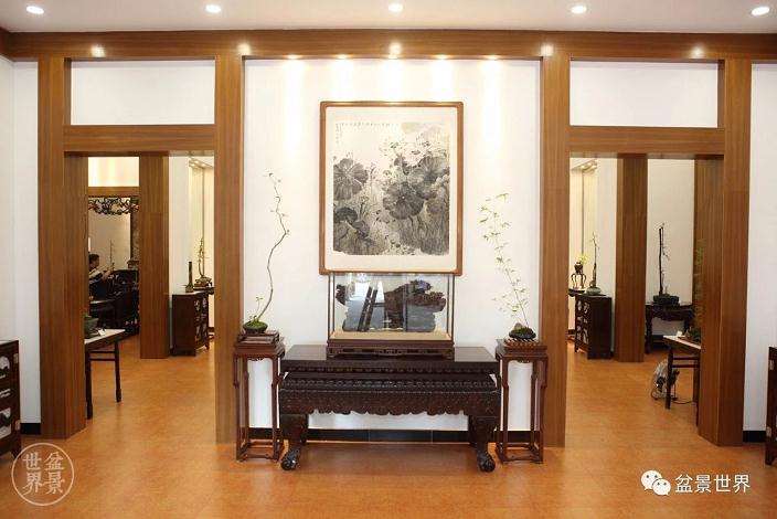 几架在盆景展陈艺术中的作用