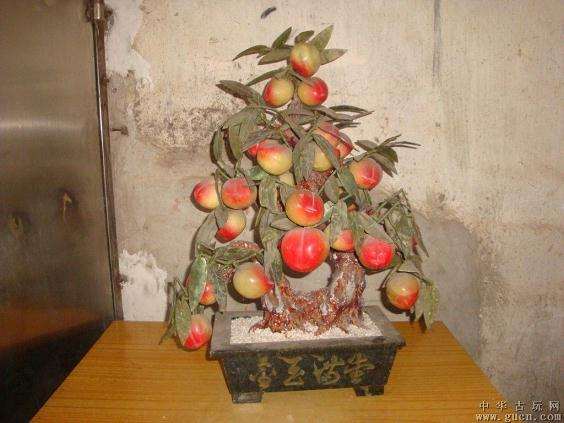 桃树盆景怎么浇水施肥的方法