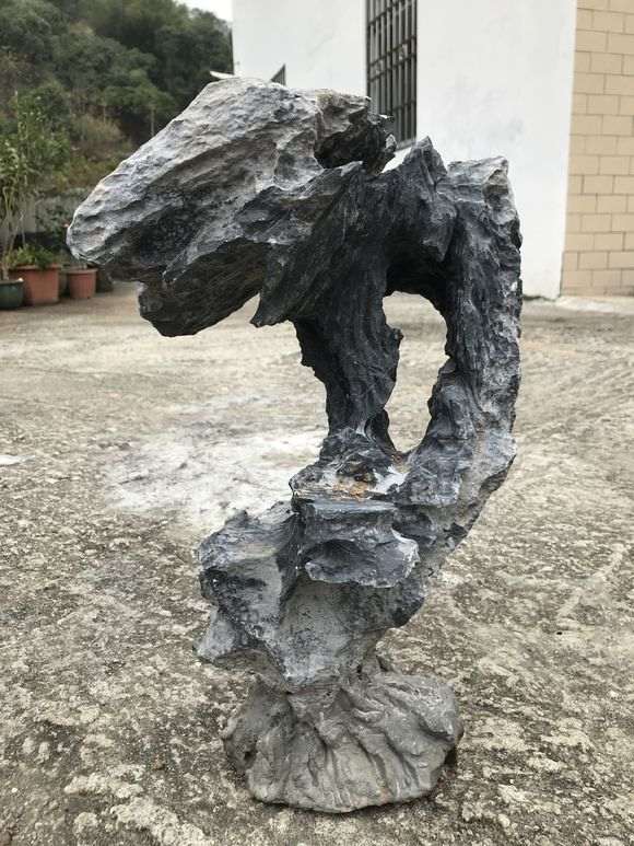 制作松裸根附石盆景 好活吗