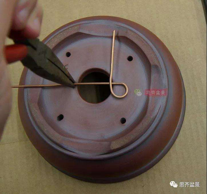 怎么用铝线固定盆景盆底漏网