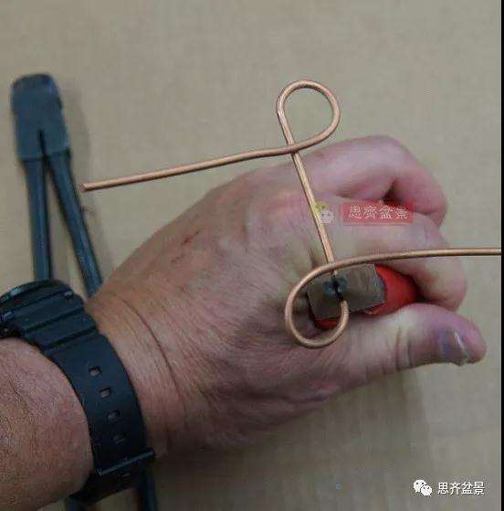 怎么用铝线固定盆景盆底漏网