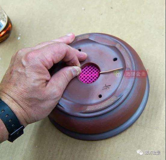 怎么用铝线固定盆景盆底漏网